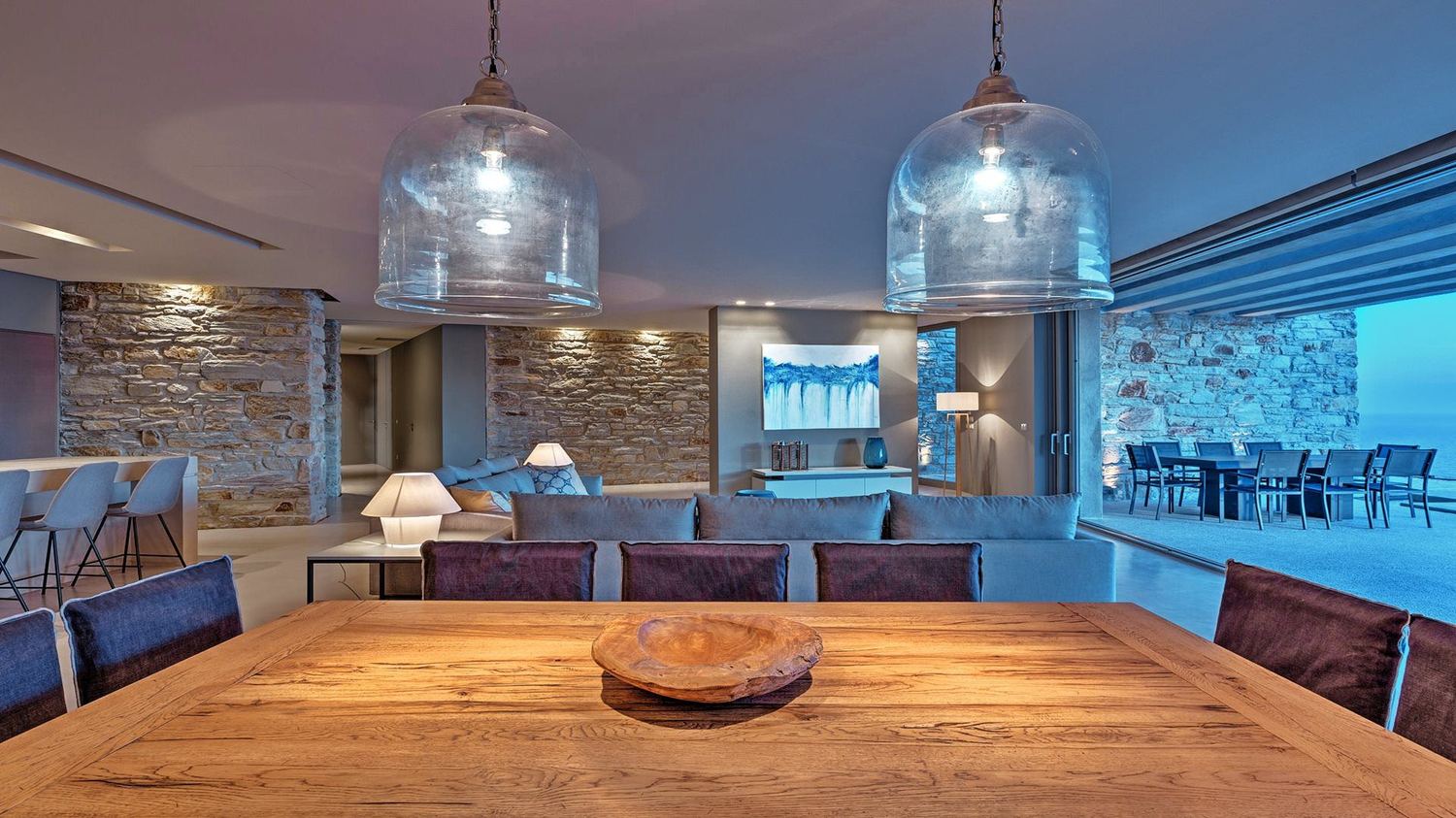 Salle à manger de Villa Mylo, ouverte sur la terrasse