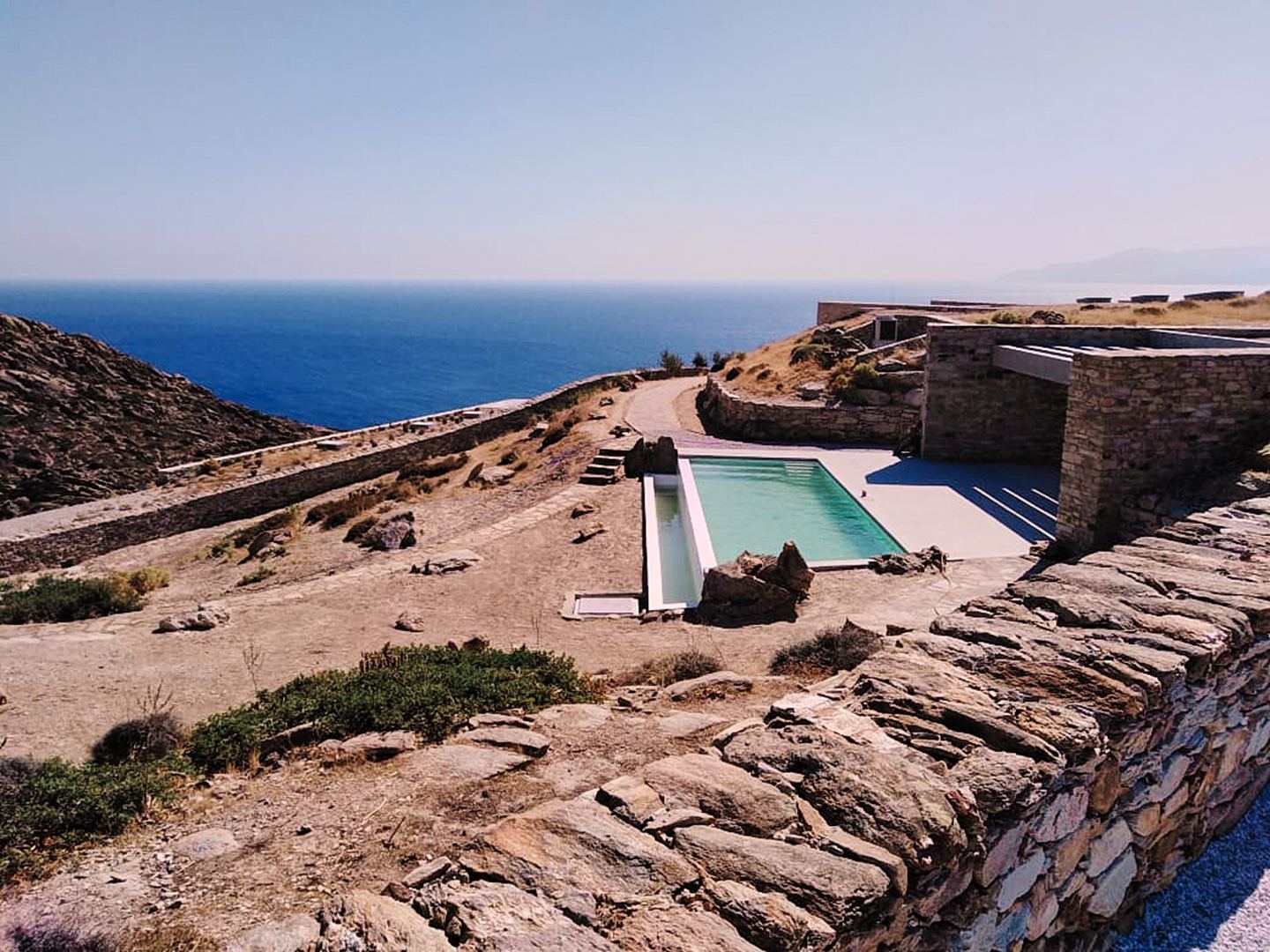 Piscine de la maison d'amis de Villa Mylo face à la mer